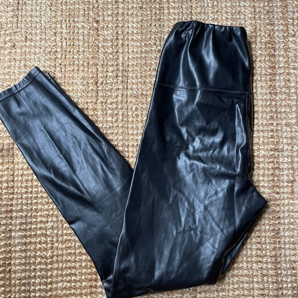 Wilfred Free Daria Vegan Leather Pant - Picture 2 of 3